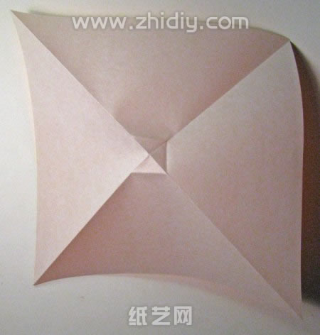 3分钟折纸玫瑰威廉希尔中国官网
制作过程中的第五步