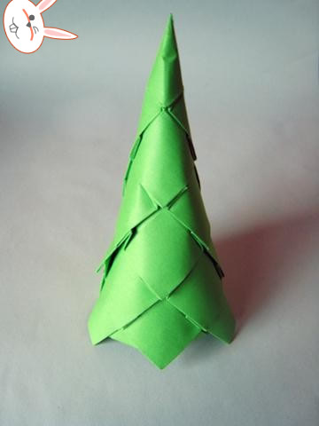 第十四步现在在这里已经基本上完成了这个漂亮的威廉希尔公司官网
折纸圣诞树