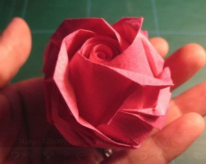 GG折纸玫瑰花的折法图解威廉希尔中国官网
详解GG折纸玫瑰的制作方法