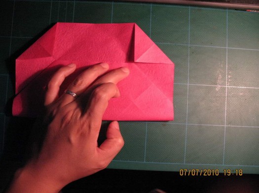 折纸玫瑰威廉希尔中国官网
的要点就是将需要进行特殊折叠的地方标示清楚