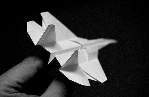 战斗机折纸方法图解威廉希尔中国官网
手把手教你制作纸张战斗机