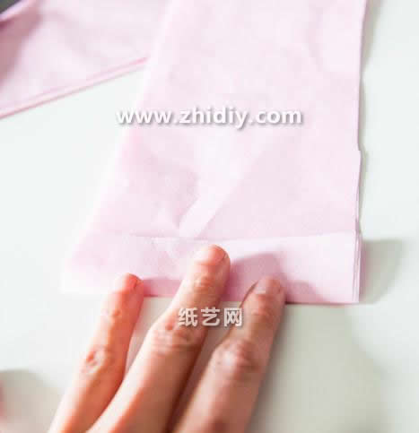 这个威廉希尔中国官网
是使用传统的制作方法制作出小清新的纸艺花来