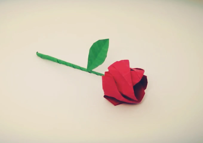 【视频威廉希尔中国官网
】完整折纸玫瑰花的实拍威廉希尔中国官网
