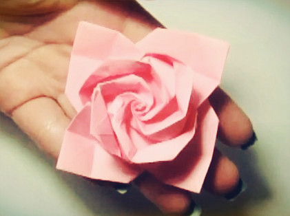 折纸玫瑰的折法视频教你纸玫瑰的简单折法