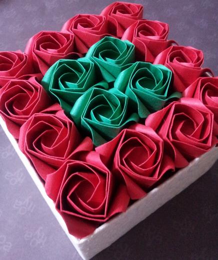 圣诞玫瑰花的折法威廉希尔中国官网
大全教你最美的圣诞节折纸玫瑰花