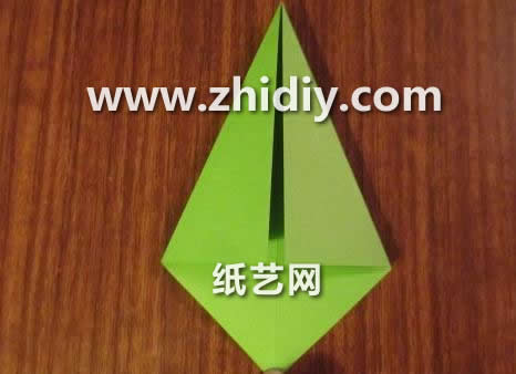 简单的折纸制作威廉希尔中国官网
让你快速的制作出漂亮的折纸圣诞树出来