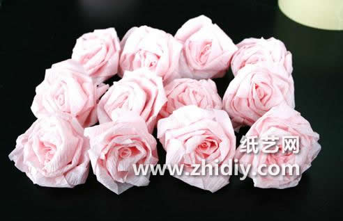 威廉希尔公司官网
纸玫瑰花的折法威廉希尔中国官网
不光是展示折纸玫瑰花哦