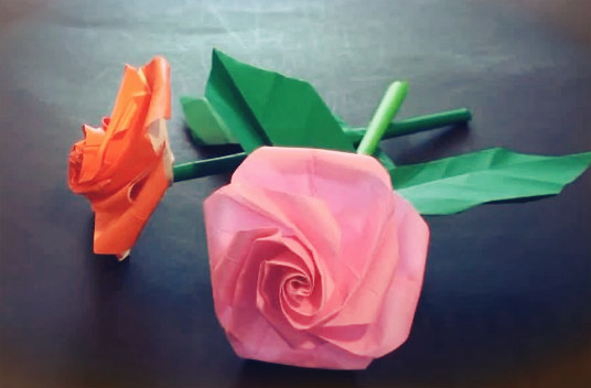 折纸玫瑰花步骤图解威廉希尔中国官网
之教你精美简单的情人节折纸玫瑰花的折法