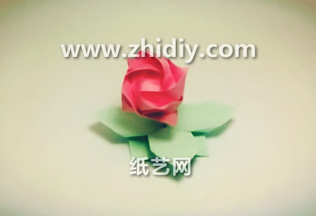 川崎玫瑰叶片的折法威廉希尔中国官网
手把手教你制作精美的折纸玫瑰叶片