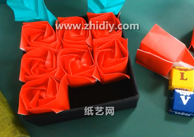 折纸玫瑰花的折法威廉希尔中国官网
手把手教你制作出精美的折纸玫瑰花