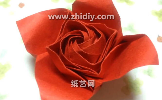 折纸玫瑰花的威廉希尔公司官网
折纸威廉希尔中国官网
手把手教你制作出精彩的折纸玫瑰花