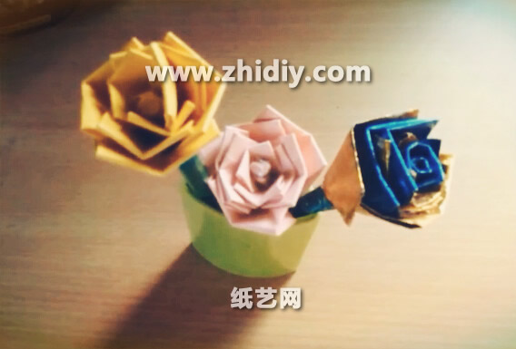纸玫瑰花的折法威廉希尔中国官网
手把手教你制作出精致漂亮的纸玫瑰花