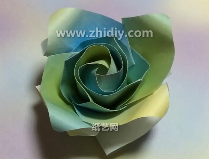 威廉希尔公司官网
折纸玫瑰花的简单折法威廉希尔中国官网
手把手教你制作出可爱的折纸玫瑰花
