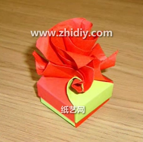 威廉希尔公司官网
折纸玫瑰花折纸盒制作威廉希尔中国官网
手把手教你制作出可爱的折纸玫瑰花盒子
