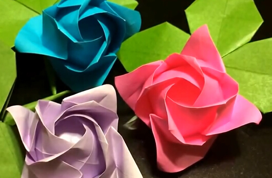 方形折纸玫瑰花的威廉希尔公司官网
折纸视频威廉希尔中国官网
教你如何制作折纸玫瑰