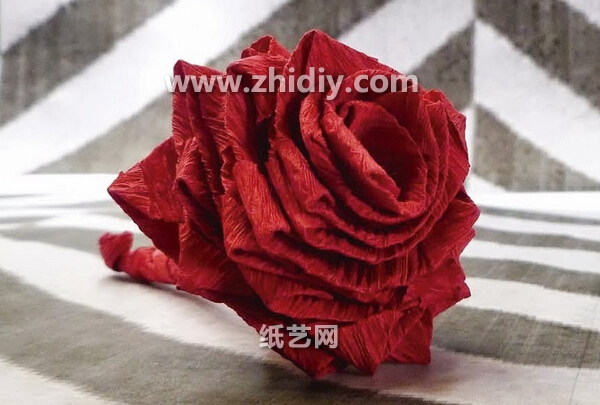 威廉希尔公司官网
纸玫瑰花的制作威廉希尔中国官网
教你制作出精彩的皱纹纸玫瑰花