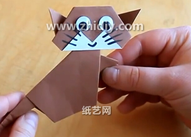 儿童节威廉希尔公司官网
折纸小猫的折法视频威廉希尔中国官网
手把手教你学习如何制作折纸小猫