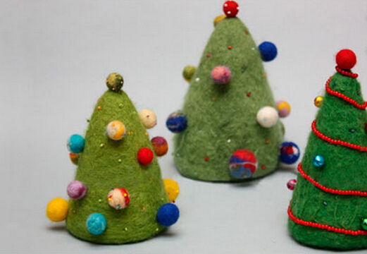 羊毛毡湿毡制作圣诞树可爱装饰的制作威廉希尔中国官网
图解