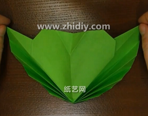 威廉希尔公司官网
折纸心的折法视频威廉希尔中国官网
教你学习如何制作情人节简单折纸心