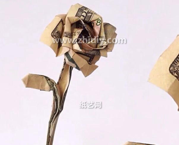 美元折纸玫瑰花的折法视频威廉希尔中国官网
手把手教你学习如何制作折纸玫瑰花