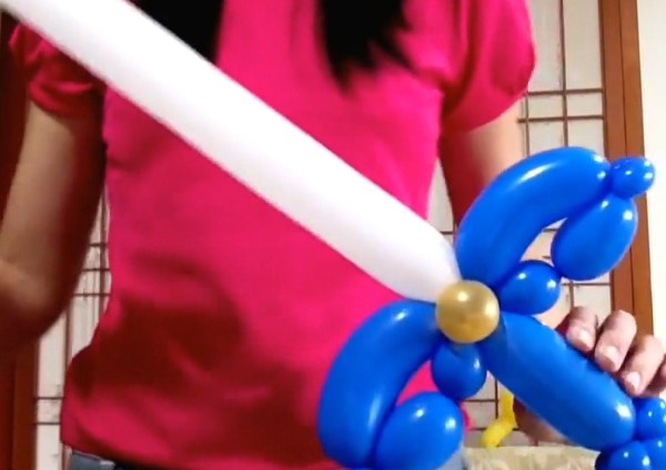 气球造型威廉希尔公司官网
制作教你宝剑魔术气球制作