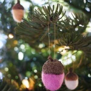 可爱的羊毛毡橡子圣诞节圣诞树装饰制作威廉希尔中国官网
