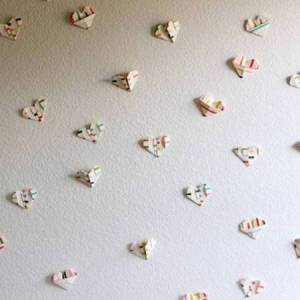 简单折纸心装饰墙的折纸方法威廉希尔中国官网
