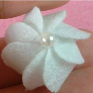 不织布威廉希尔中国官网
不织布羊毛毡做的唯美白色花朵制作威廉希尔中国官网
