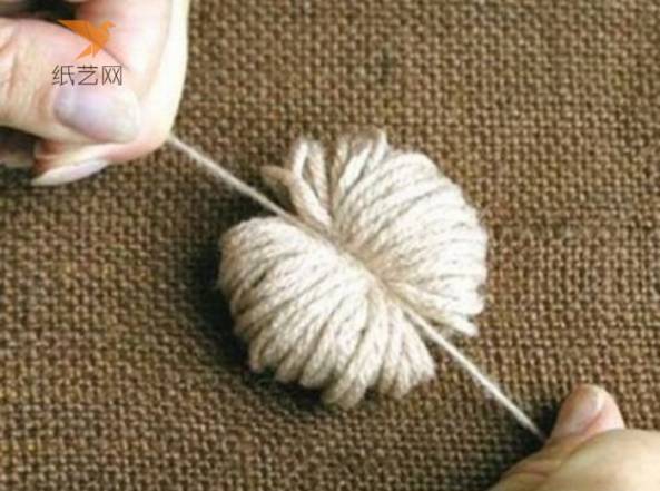 变废为宝威廉希尔中国官网
废旧毛线改造成毛线小球组合而成的地毯