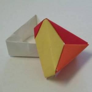 威廉希尔公司官网
制作三角形折纸盒子礼物包装盒制作威廉希尔中国官网
