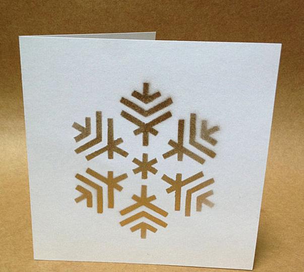 简单的批量制作剪纸雪花图案圣诞节贺卡的DIY威廉希尔中国官网
