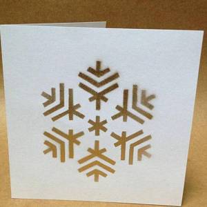 简单的批量制作剪纸雪花图案圣诞节贺卡的DIY威廉希尔中国官网
