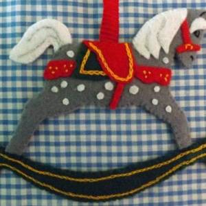 可爱的不织布制作小马圣诞节装饰DIY威廉希尔中国官网
