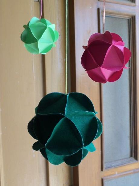 简单纸球花纸花球圣诞节装饰制作威廉希尔中国官网
