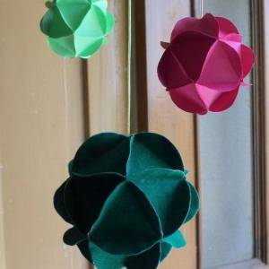 简单纸球花纸花球圣诞节装饰制作威廉希尔中国官网
