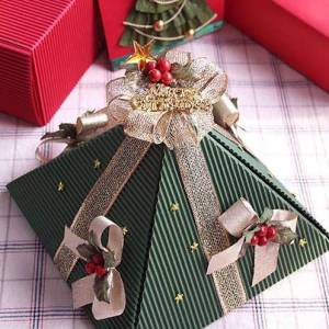 漂亮的威廉希尔公司官网
制作折纸圣诞礼物包装盒DIY威廉希尔中国官网
