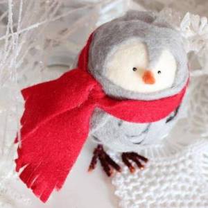 可爱的不织布制作小企鹅圣诞礼物制作威廉希尔中国官网
