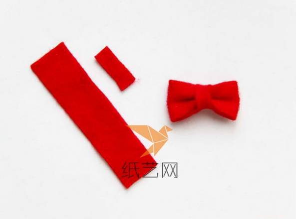用红色的不织布制作小领结