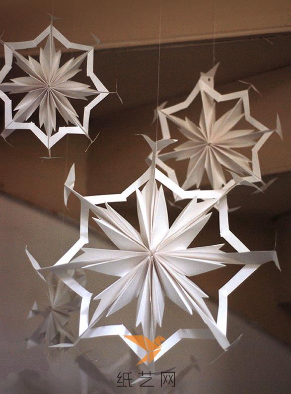 漂亮的剪纸雪花圣诞节装饰制作威廉希尔中国官网
