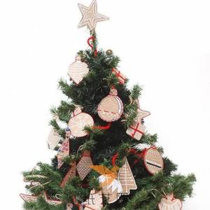 漂亮的圣诞树装饰制作威廉希尔中国官网
