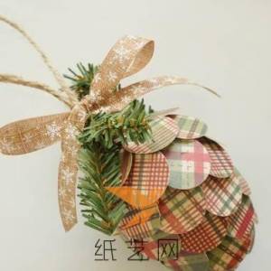 简单可爱的圣诞节小松果挂饰制作威廉希尔中国官网

