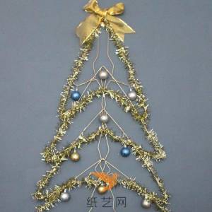 利用衣架来制作漂亮的圣诞树装饰威廉希尔中国官网
