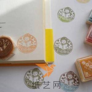 漂亮的读书的小女孩橡皮章制作威廉希尔中国官网
