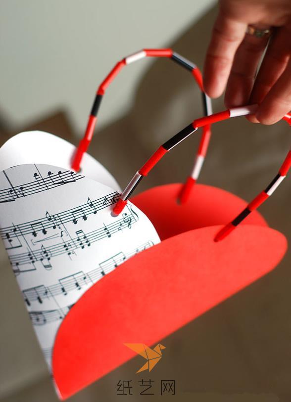 三分钟心形情人节礼物包装袋制作威廉希尔中国官网
