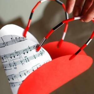 三分钟心形情人节礼物包装袋制作威廉希尔中国官网
