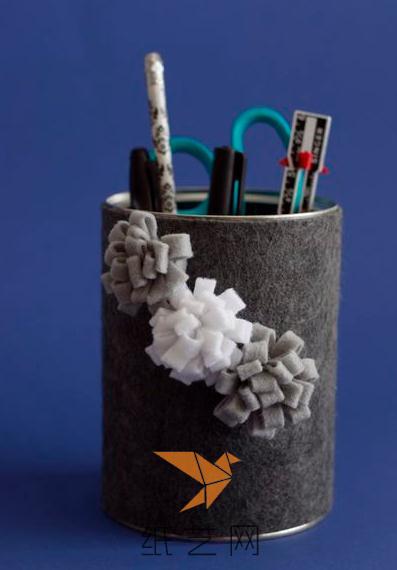 简单漂亮的不织布笔筒制作威廉希尔中国官网
