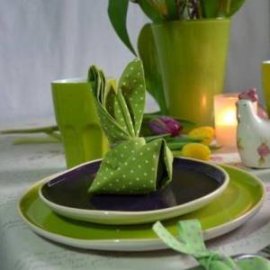 可爱的小兔子餐巾折叠制作威廉希尔中国官网
