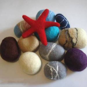 圣诞节礼物羊毛毡鹅卵石制作威廉希尔中国官网
