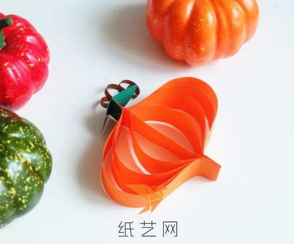简单可爱的小南瓜灯笼制作威廉希尔中国官网
