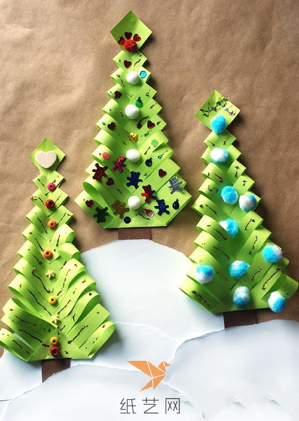 这种漂亮的圣诞树制作起来是不是很简单呢？这种圣诞树是最受欢迎的啦。